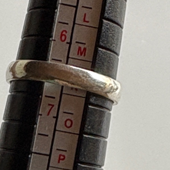 Elegant Red Stone Silver Ring - Picture 4 of 8